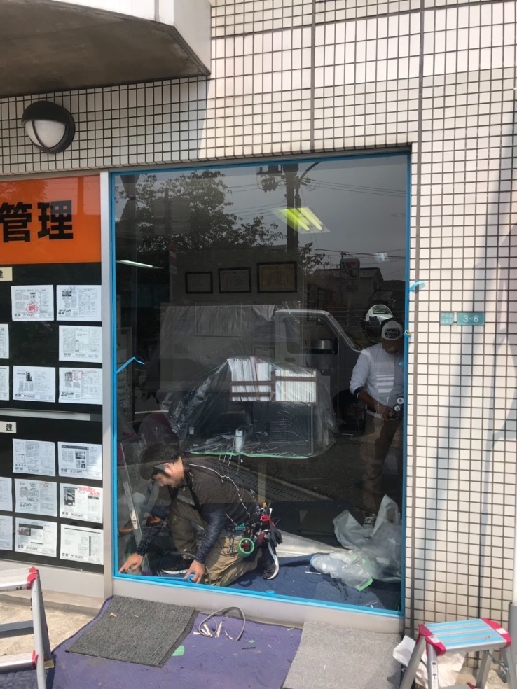 不動産の店舗ガラス交換